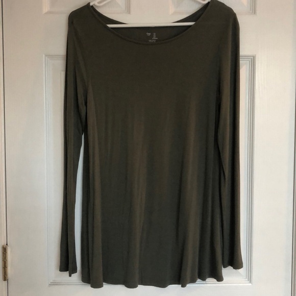 GAP Tops - Long Sleeve Green Gap Tee